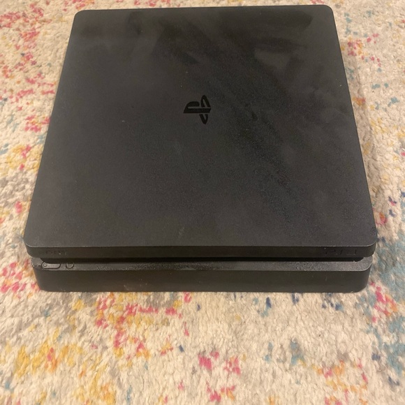 Used ps4 good condition comes with box.